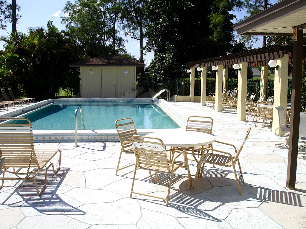 Foxfire Verandas Community Pool and Sun Deck Furnishings